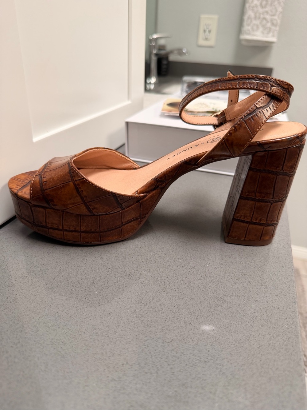Chinese Laundry Croc-Embossed Tan Platform Sandals - Picture 6 of 7